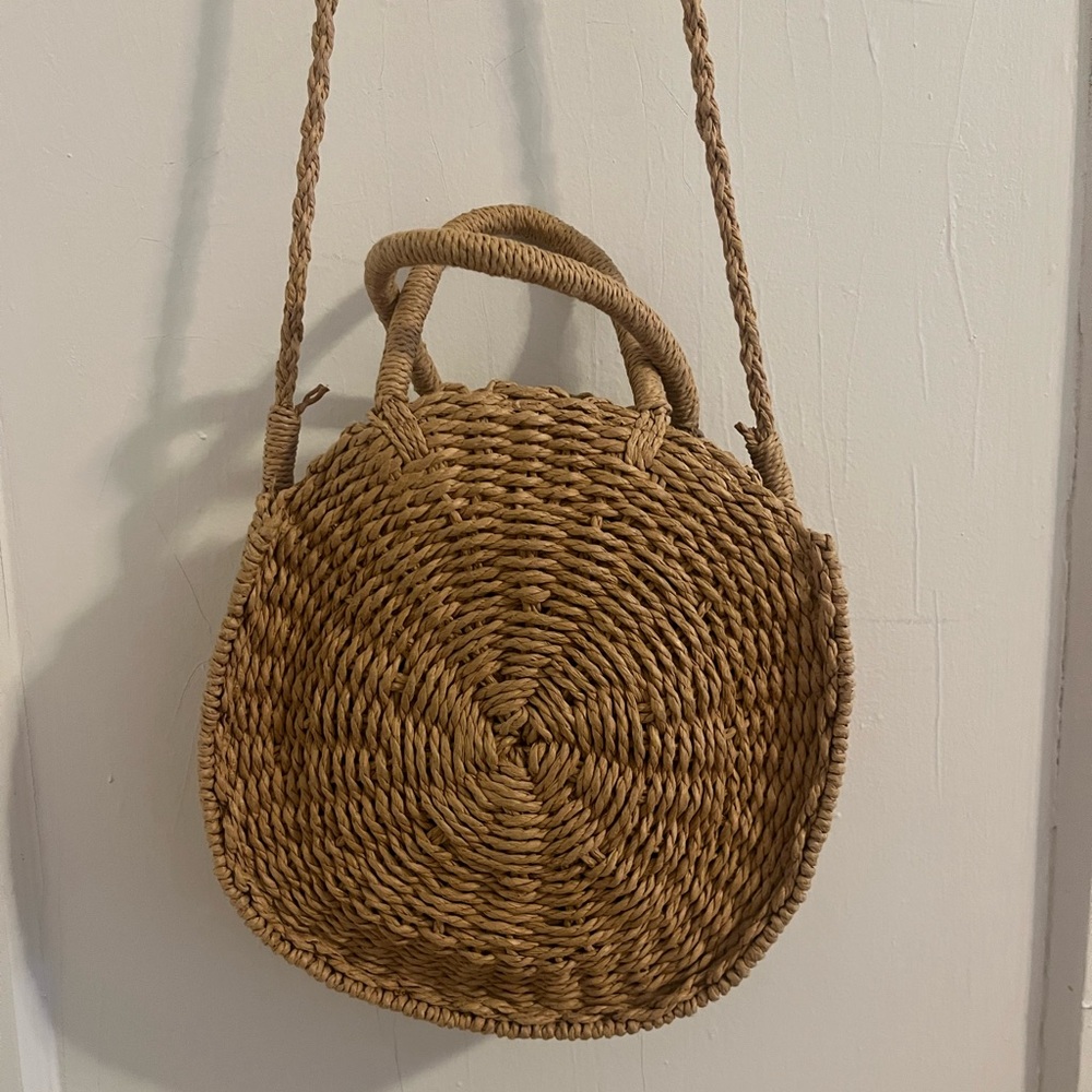 Straw circular bag